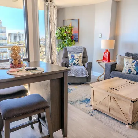 Ocean View Double Suite! Sleeps 4 Meridian Plaza 705-3